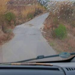 schmaler Weg zum Campingplatz