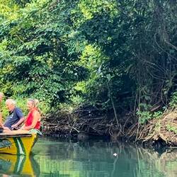 ein einziges Boot begegnet uns...