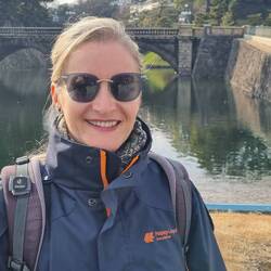 Hinter mir ist der Kaiserpalast.