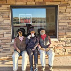 Salome mit Locals....