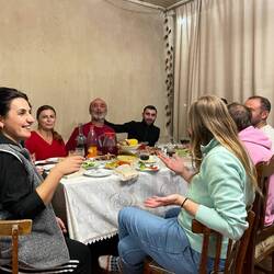 Unsere Unterkuft in Tatev - wir wurden zum Essen und Bingo-Abend eingeladen mit viel Wein & Schnaps