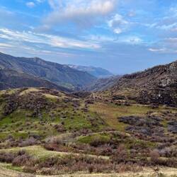 Blick über die Landschaft in Garni