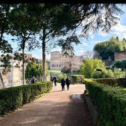 Abstieg vim. Palatin und Forum (Ostseite), rechts der Eingang in den Weingarten