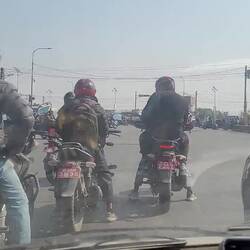 Diese Strasse wurde von den Chinesen gebaut und rechts lang von den Japanern