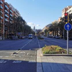 Beide Richtungen links vom Mittelstreifen - bis ich den erst mal entdeckt hatte 😅