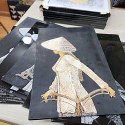 Eggshells used for coat/hat