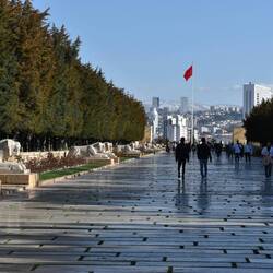 Avenue aux lions de style hittite menant au mausolée