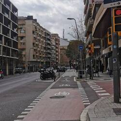 Zur Steigerung der Verwirrung, gibt es unsere Radwegvariante rechts der Fahrbahn natürlich auch 🤪