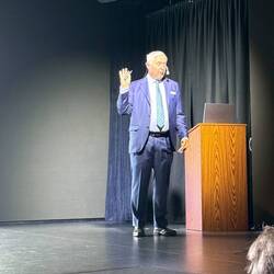 Dr Robert Cribb