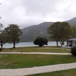 ...mit Blick zum Wasser