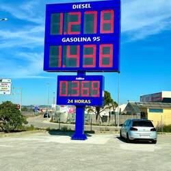 Mit Tankwart, das kennen nur die Älteren😀