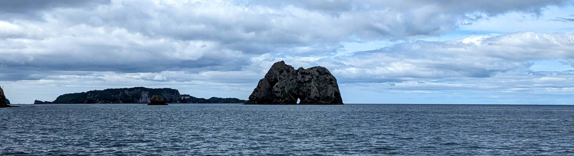 Passing the rocks at the northern edge of Mercury Bay