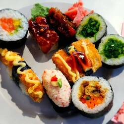 Sushi, pick your own rolls 🍣🍥👍