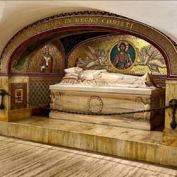 In den vatikanischen Grotten, Grablege der Päpste.