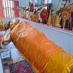 Reclining buddha from 1300s