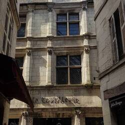 Rechts oder links? Tommy und Andy orientieren sich...