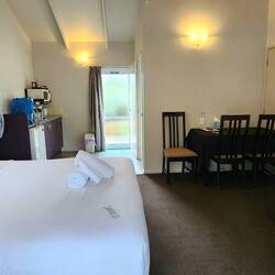 Roomy upgrade compared to last night 🌃👍