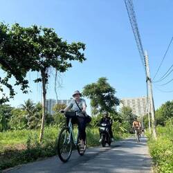 The hat and shirt combo is a look, I know