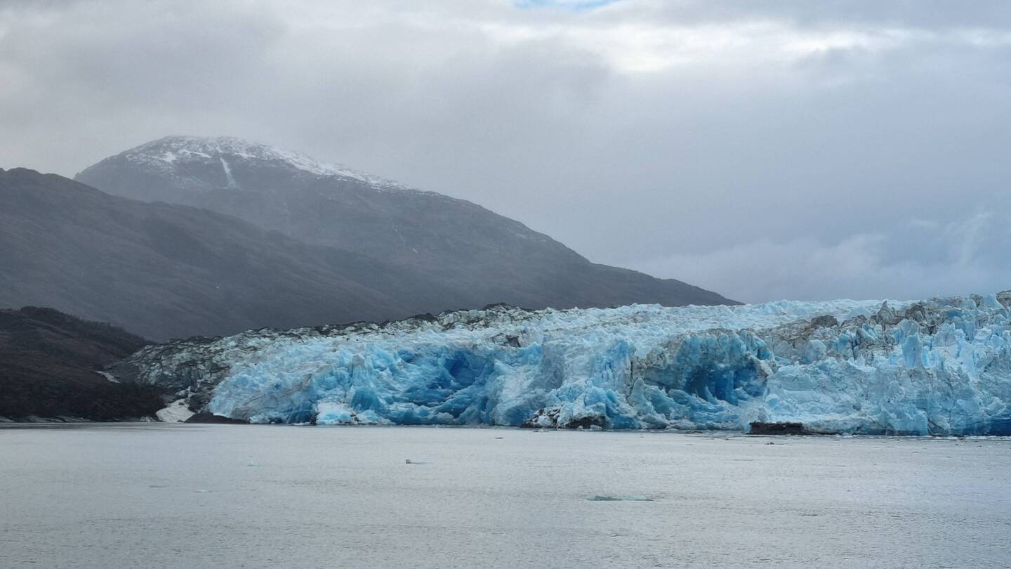 The glacier - looks small - it aint