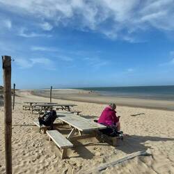 Tolle und windgeschützte Sitzgelegenheit mit prima Aussicht!