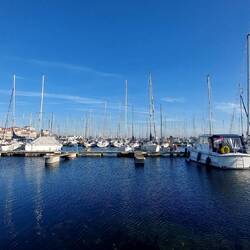 Wir gehen aus der Tür und stehen direkt an der Cote d'azur!