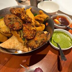 Feines indisches Essen im japanischen Viertel