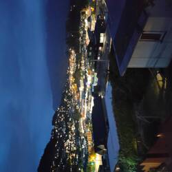 נוף מהחדר, בלילה