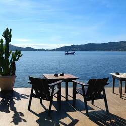 Terrasse von unserem Hostel direkt am Lago da Conceição 🤩