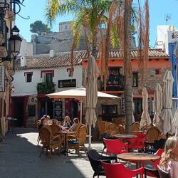 Im Hintergrund die Festung