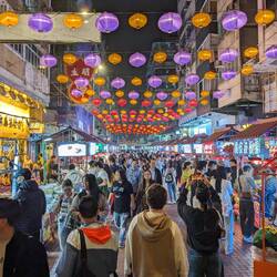 Den Abend auf dem Nachtmarkt ausklingen lassen