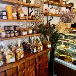 Nach einer süßen Stärkung in Rogil ging..