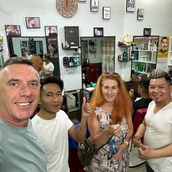 Beim Friseur inkl Ohrenreinigung