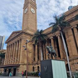 City Hall, die Kirchturm Uhr sowie das Museum kann man kostenlos ansehen.