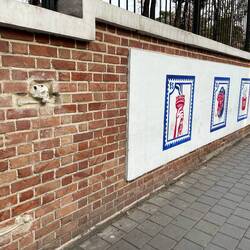 An der ehemaligen amerikanischen Botschaft - klare Statements