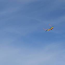 Envol de "khartoaetos" ou "aigles de papier" pour le lundi pur