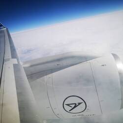 I don't have a window next to me... Just the rows in front and behind me...