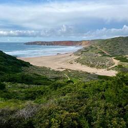 ..herrliche Strände mit hohen Wellen und starken Strömungen
