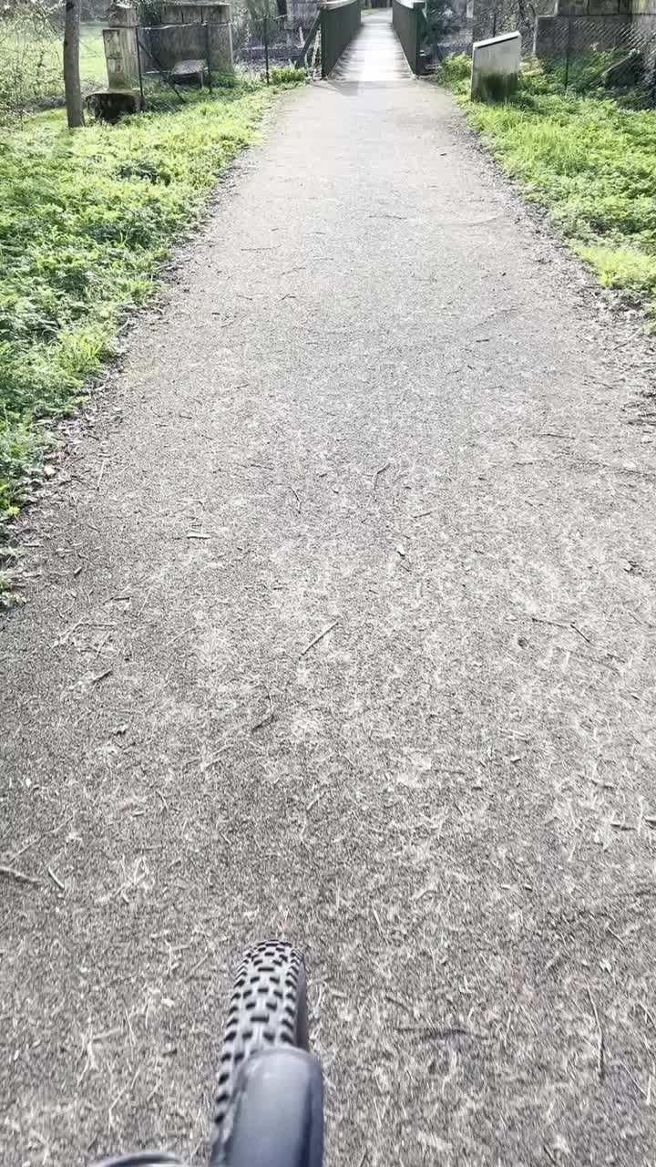 Auf der ehemaligen Bahntrasse