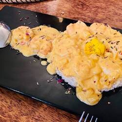 Gambas mit Cocos und Mango auf Reis