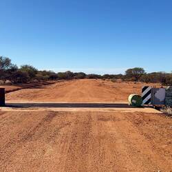 Der Eingang zur Station ist erreicht und wir lösen die Alarmanlage aus :)