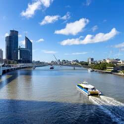 Brisbane River ... looking downriver from Kurilpa Bridge — Heading to South Bank, QLD.