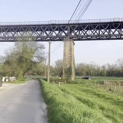 Eisenbahnbrücke über die Dordogne, erbaut von Gustave Eifel !880-!884, bei Cubzac-les-Ponts
