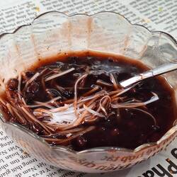 Che. A black bean and coconut dessert