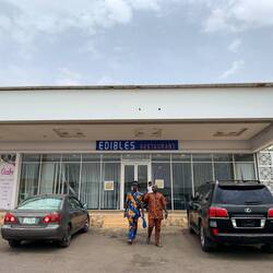 Zwischenstopp zur Mittagszeit - unsere Führer Obi und Hassan