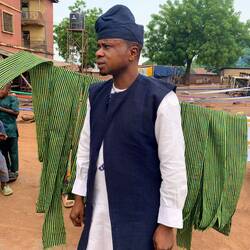 Mode aus hausgemachten Stoffen