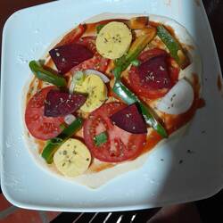 Pizza mit Plátanos und roter Bete 😋