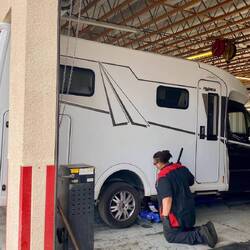 In der USA wichtig KONTROLLE!! Der Wagen steht am Garagentor an!!