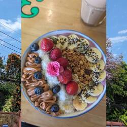 Smoothie bowl for breakfast, 9/10 so good