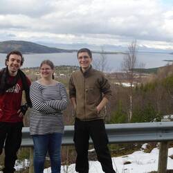 Group picture on the slopes of Ulvsvåg along the E6 Arctic highway.