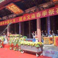 Im Konfuziustempel konnten wir einer Zeremonie beiwohnen.